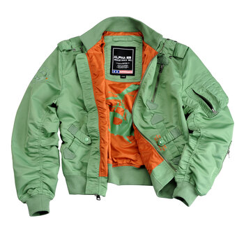 Falcon Flight Jacket der neue Star auf der Alpha Industries Air Base Deutscher Pressestern
